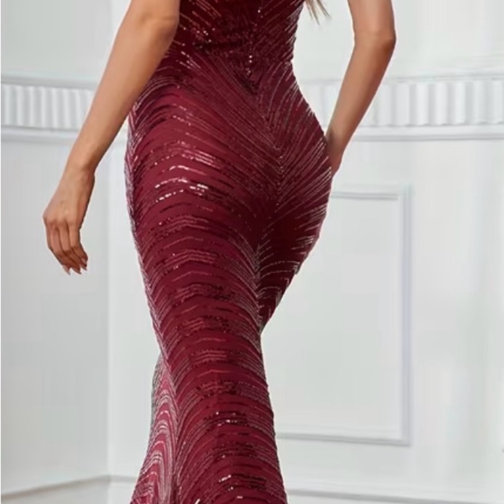 Glamorous mermaid Burgundy Sequin Prom or wedding formal dress - Picture 2 of 12